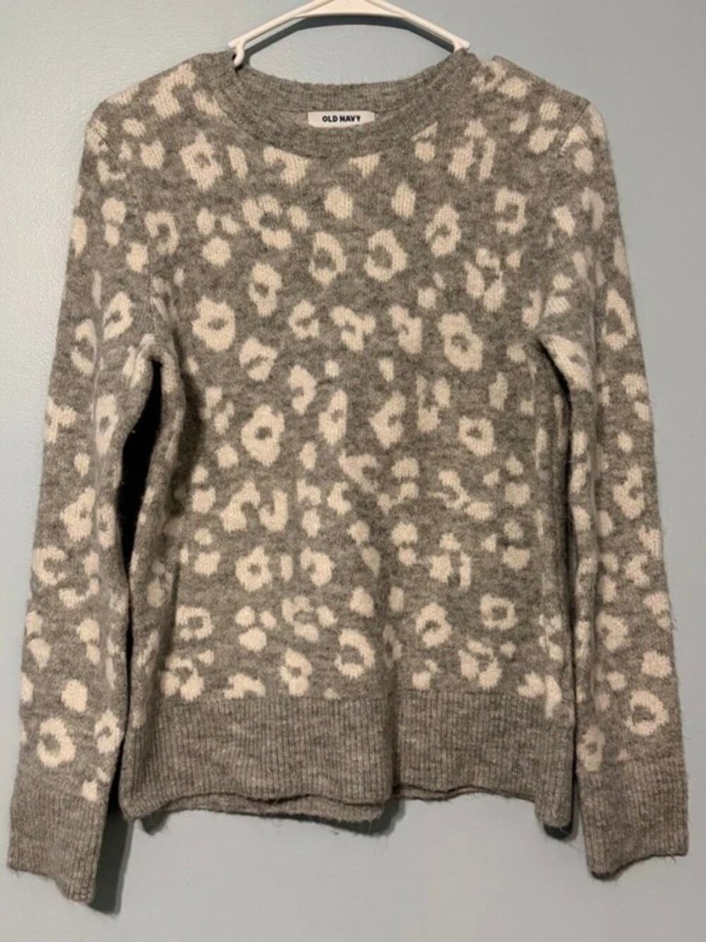 Old Navy M Gray Cream Leopard Print Crewneck Sweater